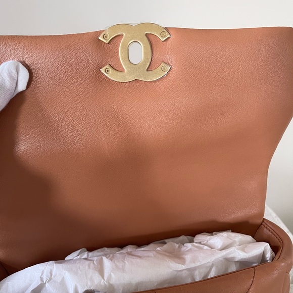 Chanel 19 small 21K caramel in brand new condition. It’s a full set - Picture 5 of 16